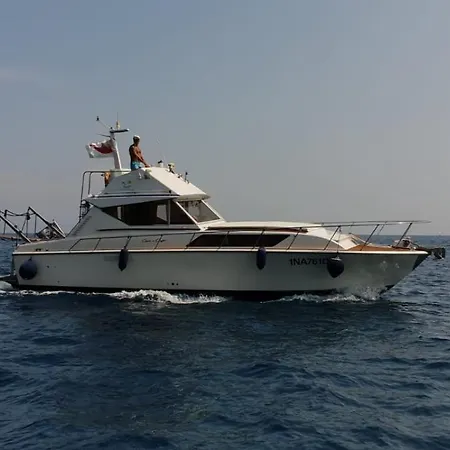 Barca Brezza Marina Botel *