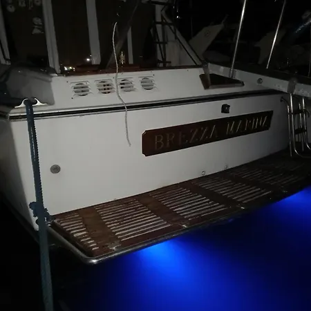 Barca Brezza Marina Botel *