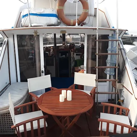 船上ホテル Barca Brezza Marina
